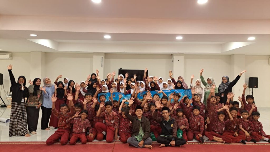 Antusias anak-anak SDN Lengkong Karya saat belajar tentang zakat bersama Baznas Kota Tangsel