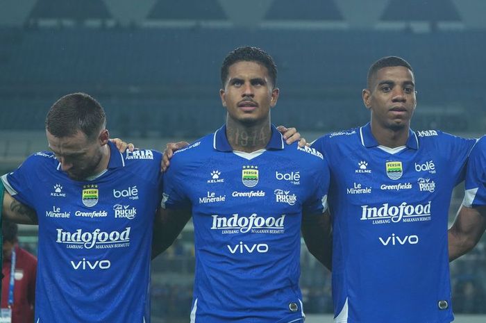 Penyerang Persib Ramon “Tanque” de Andrade Souza (tengah). Foto : Ist