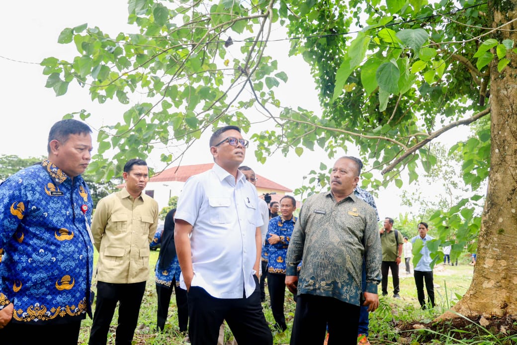 Gubernur Banten Andra Soni saat meninjau SMAN Cahaya Madani Banten Boarding School (CMBBS), Pandeglang. Foto : Humas Pemprov