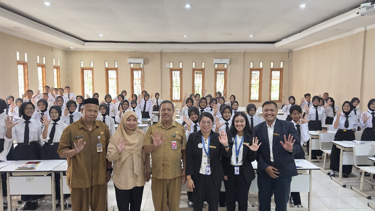 Tim Vega Hotel Gading Serpong sebagai Guru Tamu di SMK Negeri 5 Kabupaten Tangerang. (Ist)