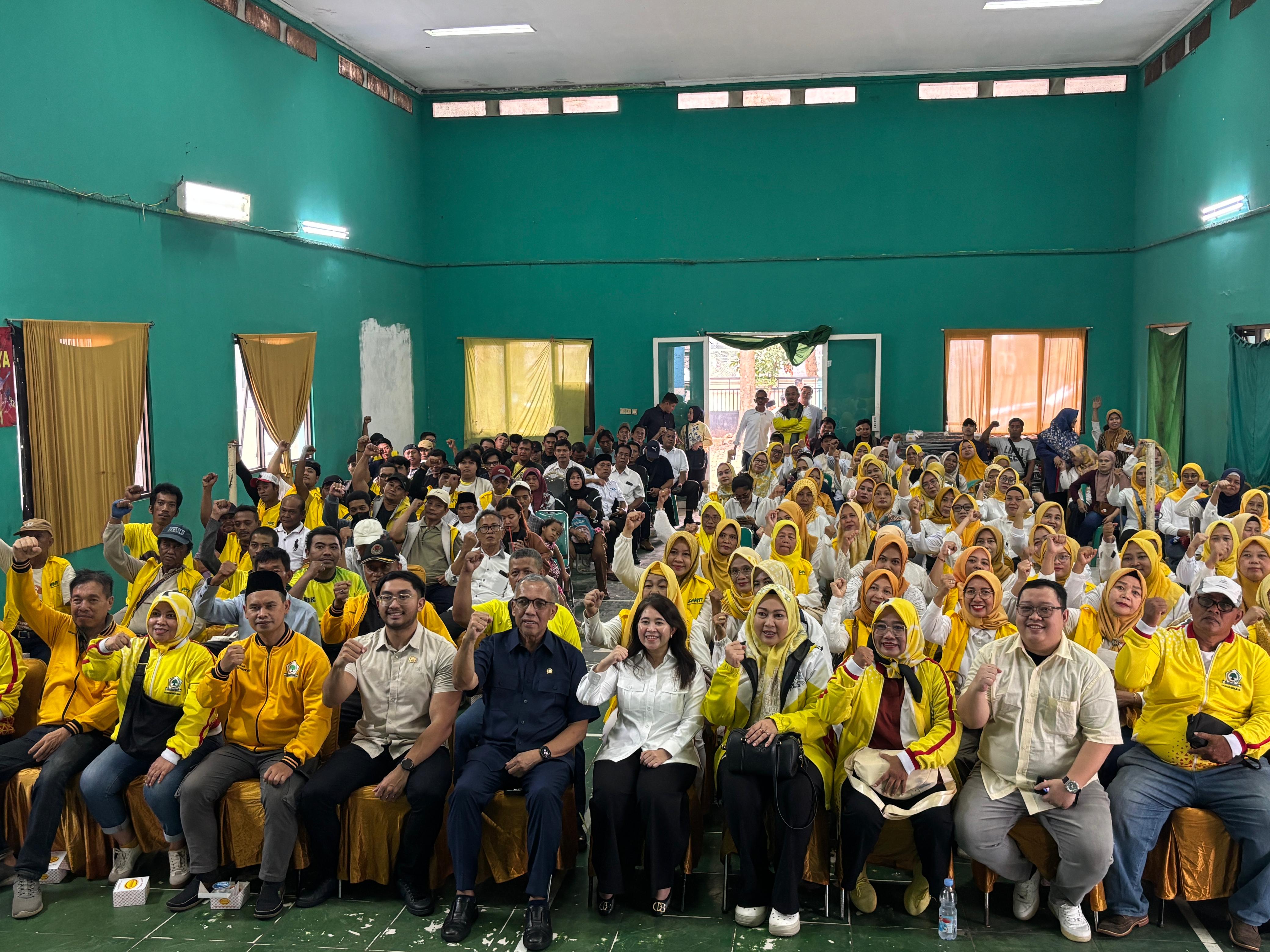 Anggota Komisi XI DPR RI Fraksi Partai Golkar, Andi Achmad Dara lakukan kunjungan kerja dapil di Kecamatan Pondok Aren, Rabu (3/11).
