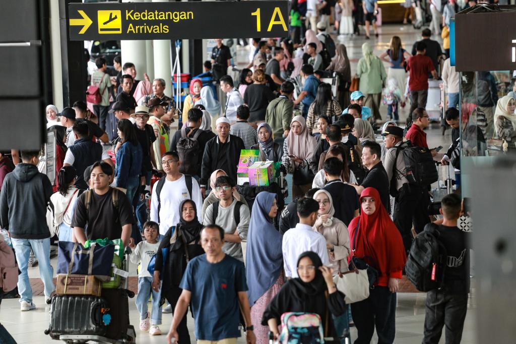 Arus balik Nataru di Bandara Soetta. Foto : Ist