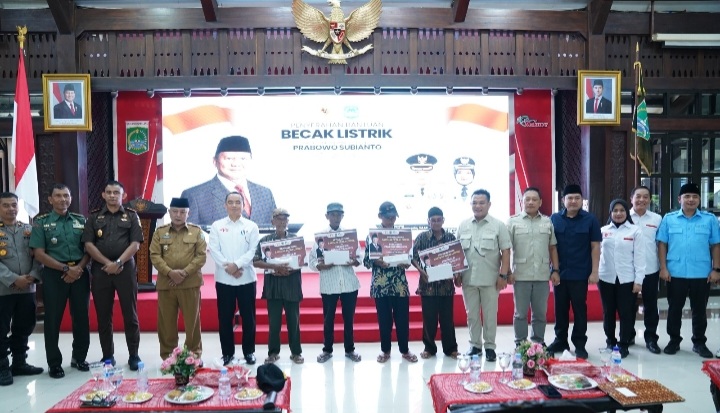 Penyerahan becak listrik untuk Kota Malang. Foto : Ist