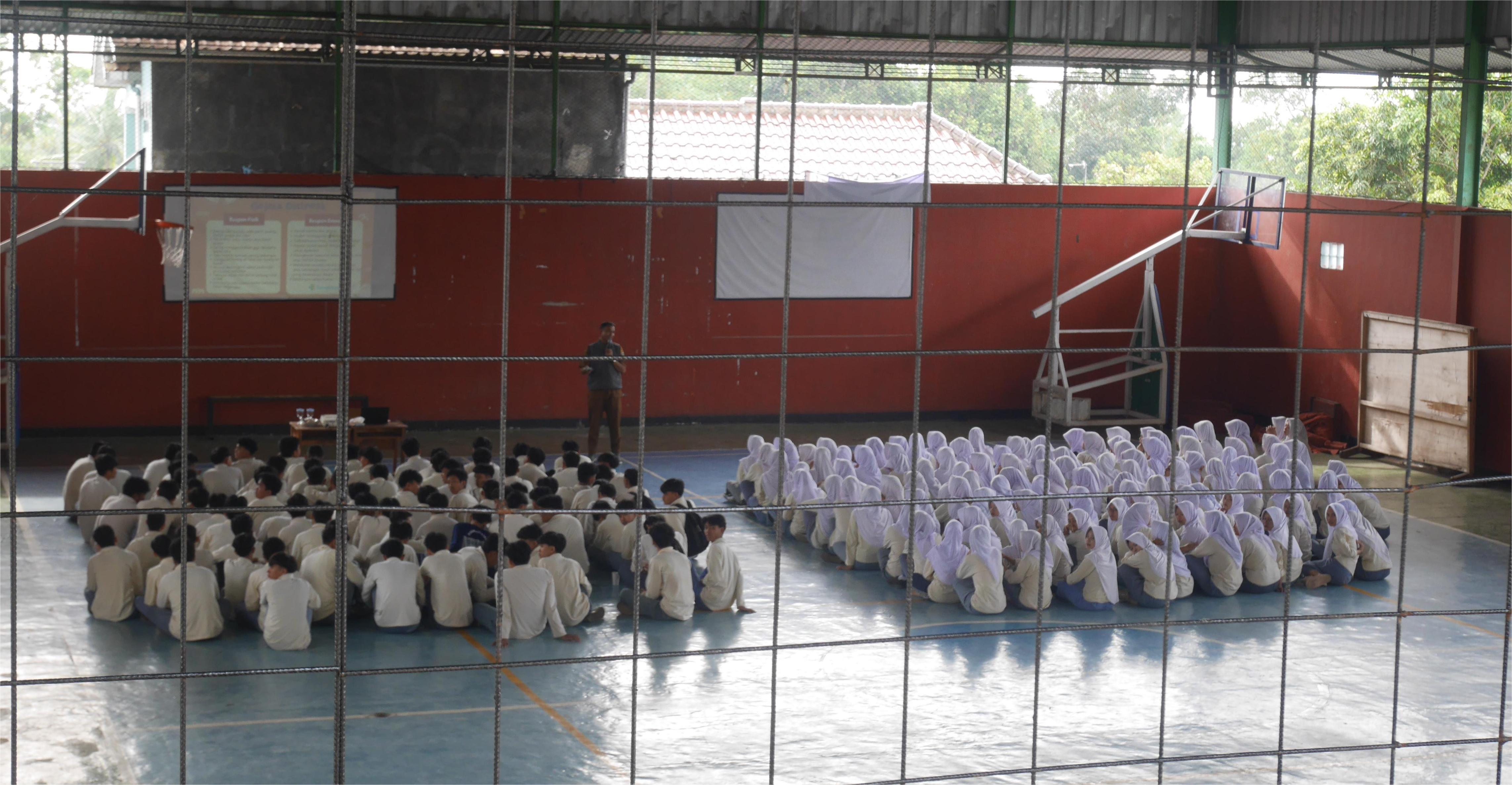 Ratusan siswa Kelas XII SMAN 6 Pandeglang mendapatkan layanan trauma healing Sabtu (24/1/2026).(Ari Supriadi/tangselpos.id)