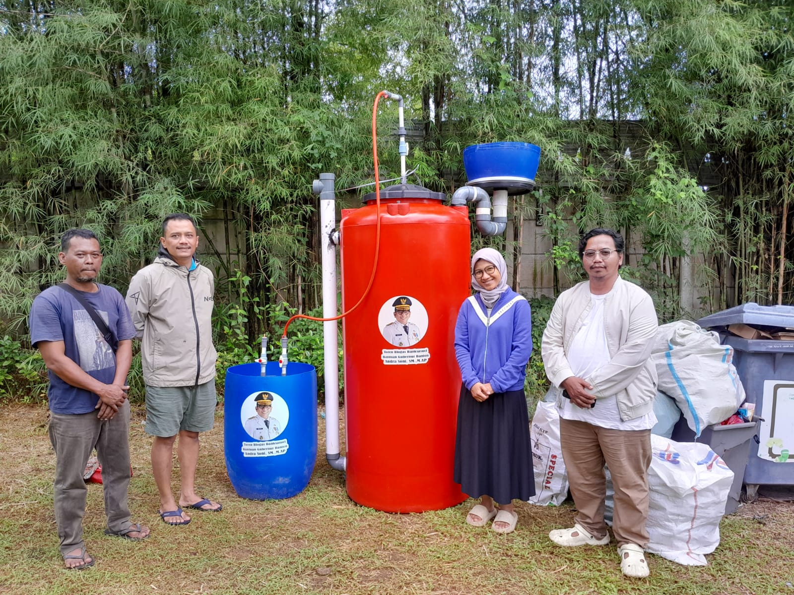 Toren Pupuk Organik Cair (POC) dan biogas bantusn Gubernur Andra Soni untuk Tangsel. Foto : Humas Pemprov