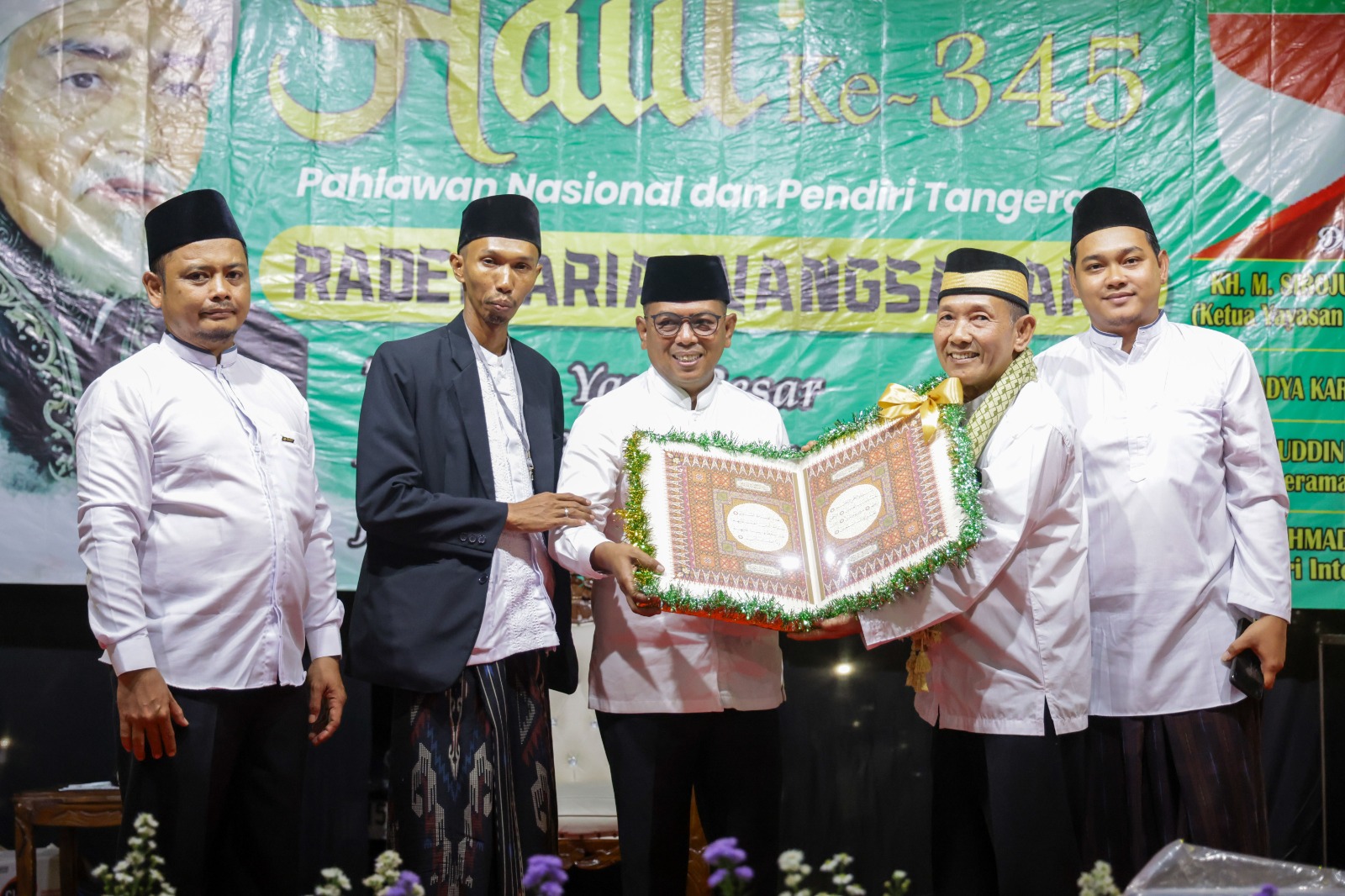 Gubernur Andra Soni saat menghadiri Haul ke-345 Pahlawan Nasional sekaligus Pendiri Tangerang, Raden Aria Wangsakara. Foto : H7mas Pemprov