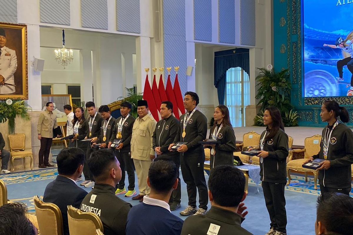 Penyerahan bonus kepada atlet peraih medali Sea Games 2025 di Istana Negara. Foto ; Ist