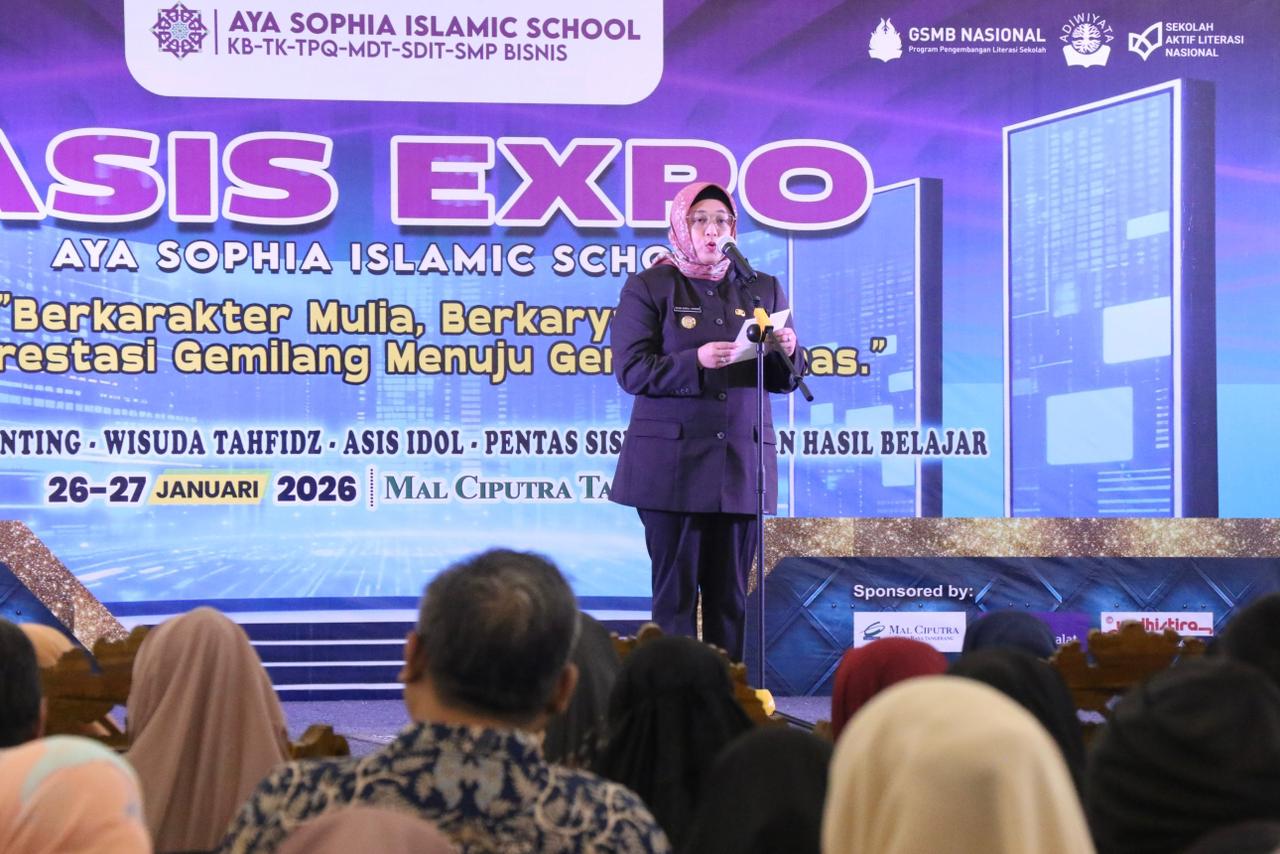 Wakil Bupati (Wabup) Tangerang saat memberikan sambutan di acara Aya Sophia Islamic School (ASIS) Expo yang digelar di Mall Ciputra Citra Raya, Senin (26/1).