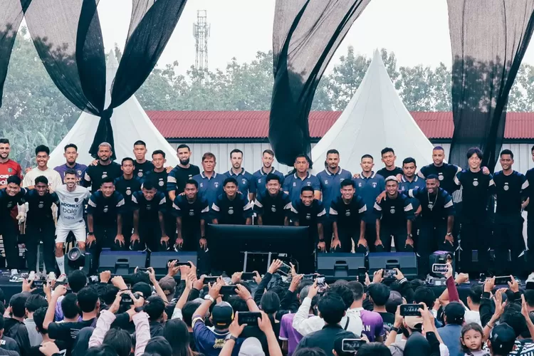 Skuad Persita siap mengimbangi permainan Borneo FC. Foto : Ist