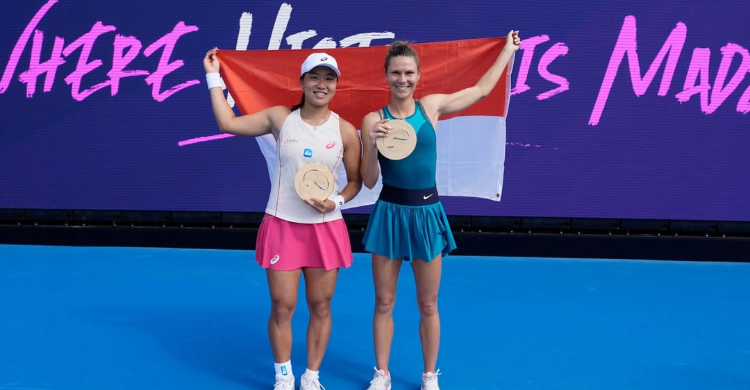 Janice Tjen dan pasangannya Katarzyna Piter sukses menjuarai Hobart International 2026. Foto : Ist