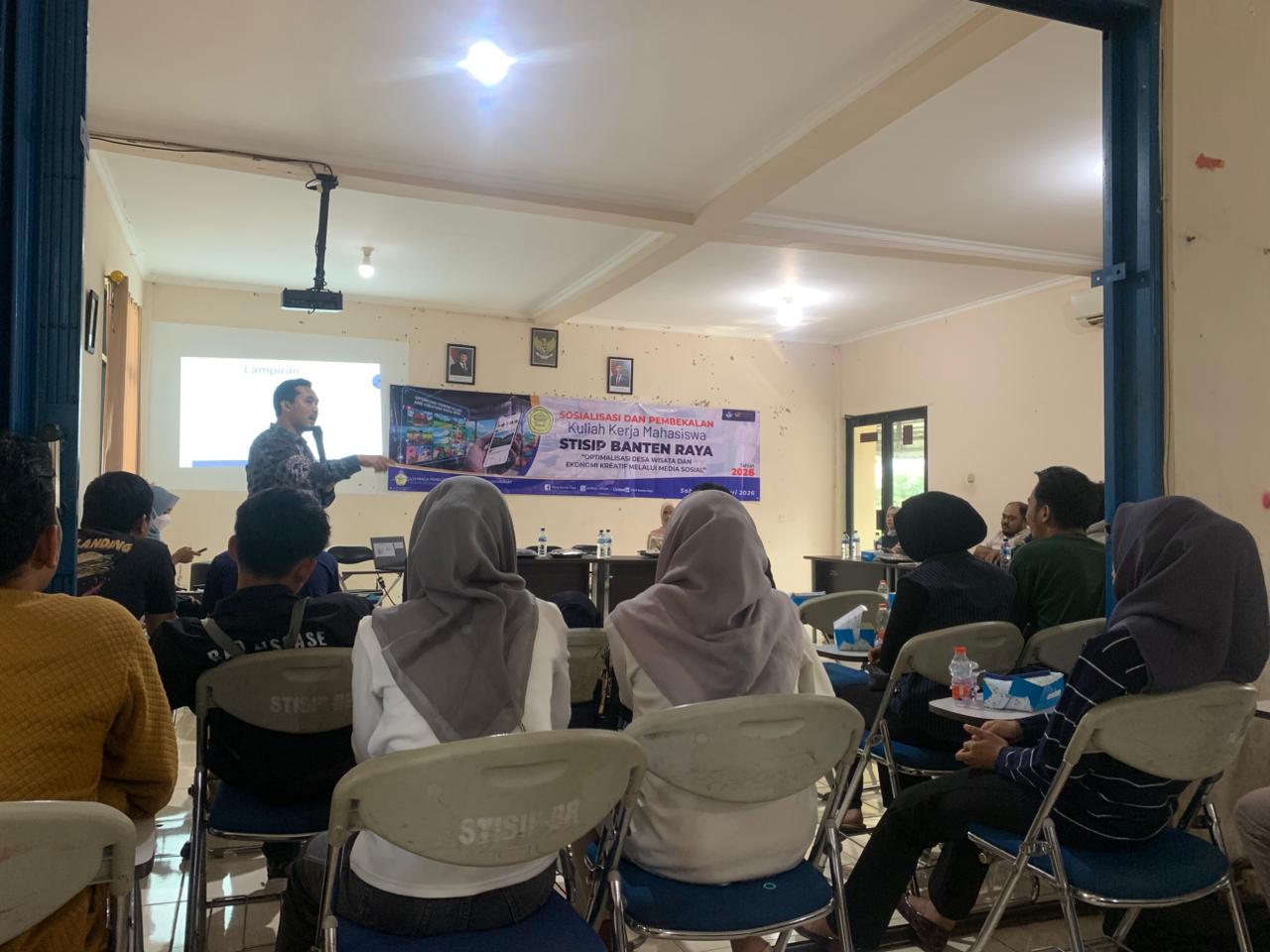 Suasana Sosialisasi dan Pembekalan KKM 2026, di Kampus STISIP Banten Raya, di Pandeglang, Sabtu (10/1/2026).(Istimewa)