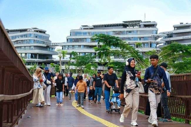 Pengunjung yang memanfaatlan libur Nataru untuk melihat IKN dari dekat. Foto : Ist