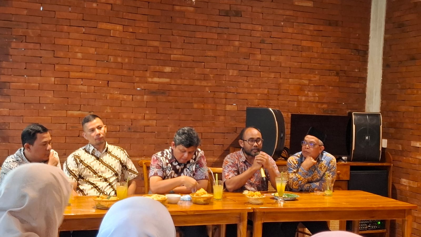 Puluhan kepala sekolah SD–SMP Tangsel mengikuti pertemuan rutin komunitas Guru Penggerak untuk memperkuat sinergi. (tangselpos.id/irm)