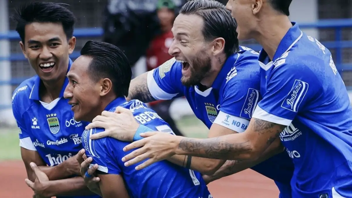 Selebrasi skuad Persib usai menang 1-0 atas Persija. Foto : Ist