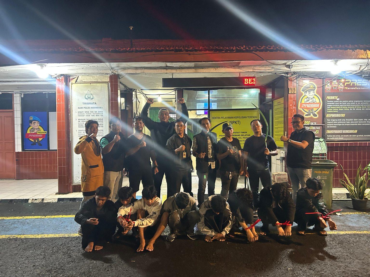 Polsek Ciputat Timur bersama Pokdarkamtibmas berhasil mencegah aksi tawuran di wilayah Kelurahan Jombang, Kecamatan Ciputat,, pada Minggu (25/1) menjelang waktu subuh.