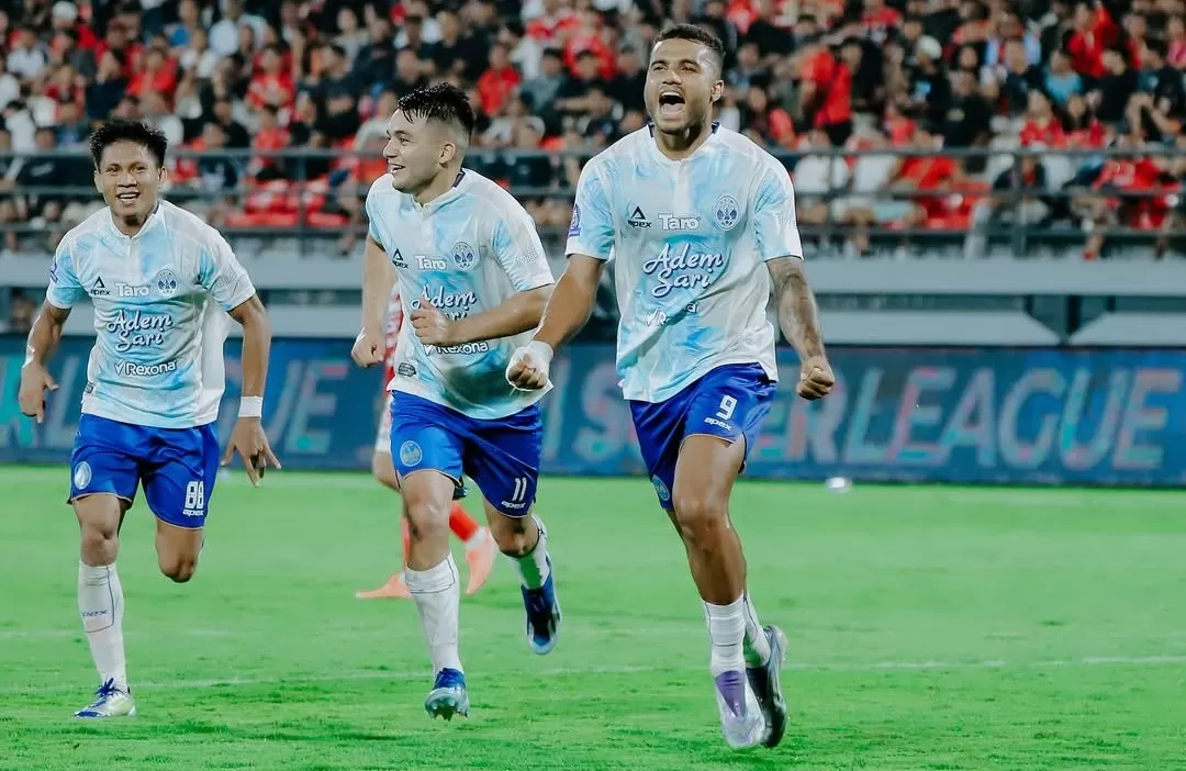 Selebrasi skuad PSIM usai menang 3-0 dari Madura United. Foto : Ist