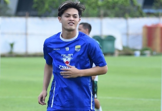Bek kiri Persib Bandung, Alfeandra Dewangga. Foto : Ist