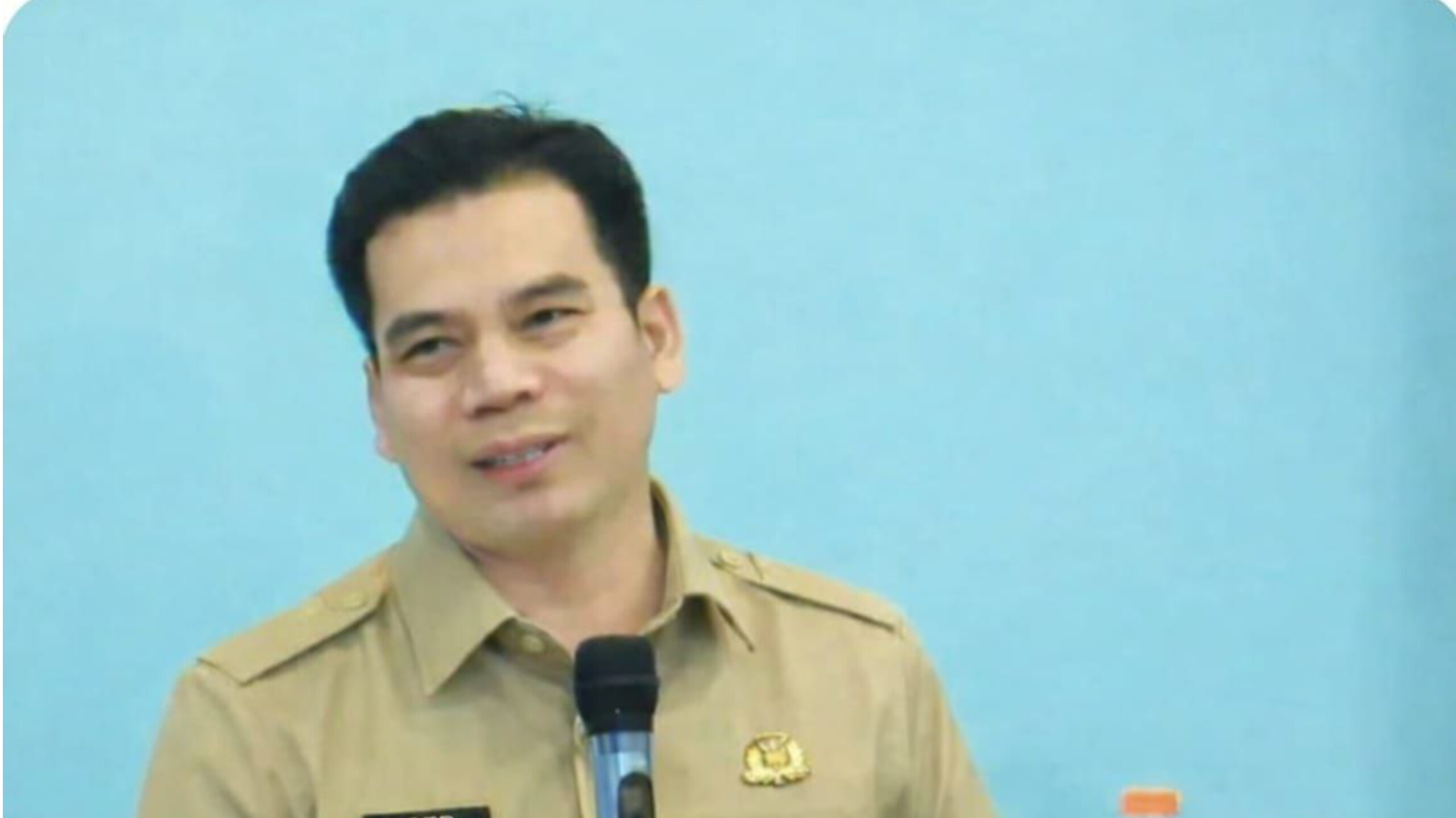 Kepala Diskominfo Tangsel, Tubagus Asep Nurdin, menjelaskan satu dekade Sisumaker sebagai percontohan digitalisasi birokrasi nasional. (Dok. Humas Pemkot Tangsel)