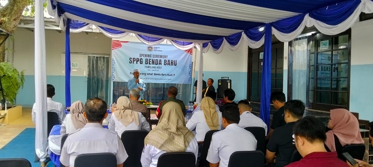 BERDOA. Majelis Ulama Indonesia (MUI) Kota Tangerang Selatan mendoakan peresmian Satuan Pelayanan Pemenuhan Gizi (SPPG) 007 Pamulang yang digelar di Kelurahan Benda Baru, Kecamatan Pamulang, Rabu (7/1).