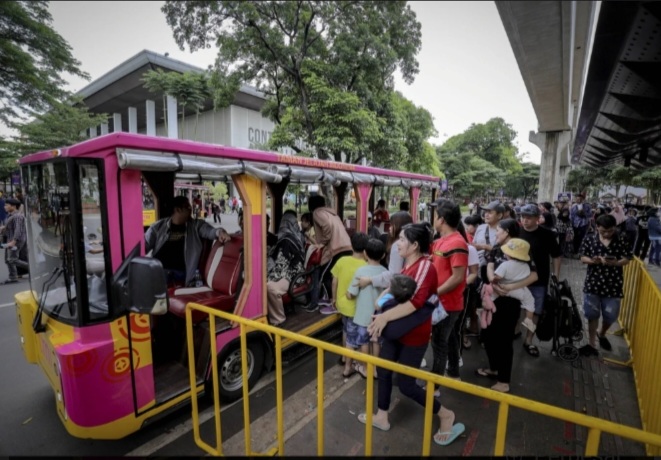 Antrian pengunjung TMII di hari pertana tahun 2026. Foto : Ist
