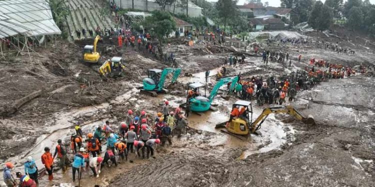 Lokadi longsong di Desa Pasirlangu, Kecamatan Cisarua, Kabupaten Bandung Barat. Foto : Ist
