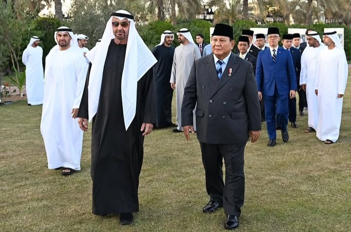 Presiden Prabowo dan Presiden Uni Emirat Arab (UEA) Mohammed bin Zayed Al Nahyan (MBZ) saat akan berbuka puasa. Foto : Ist