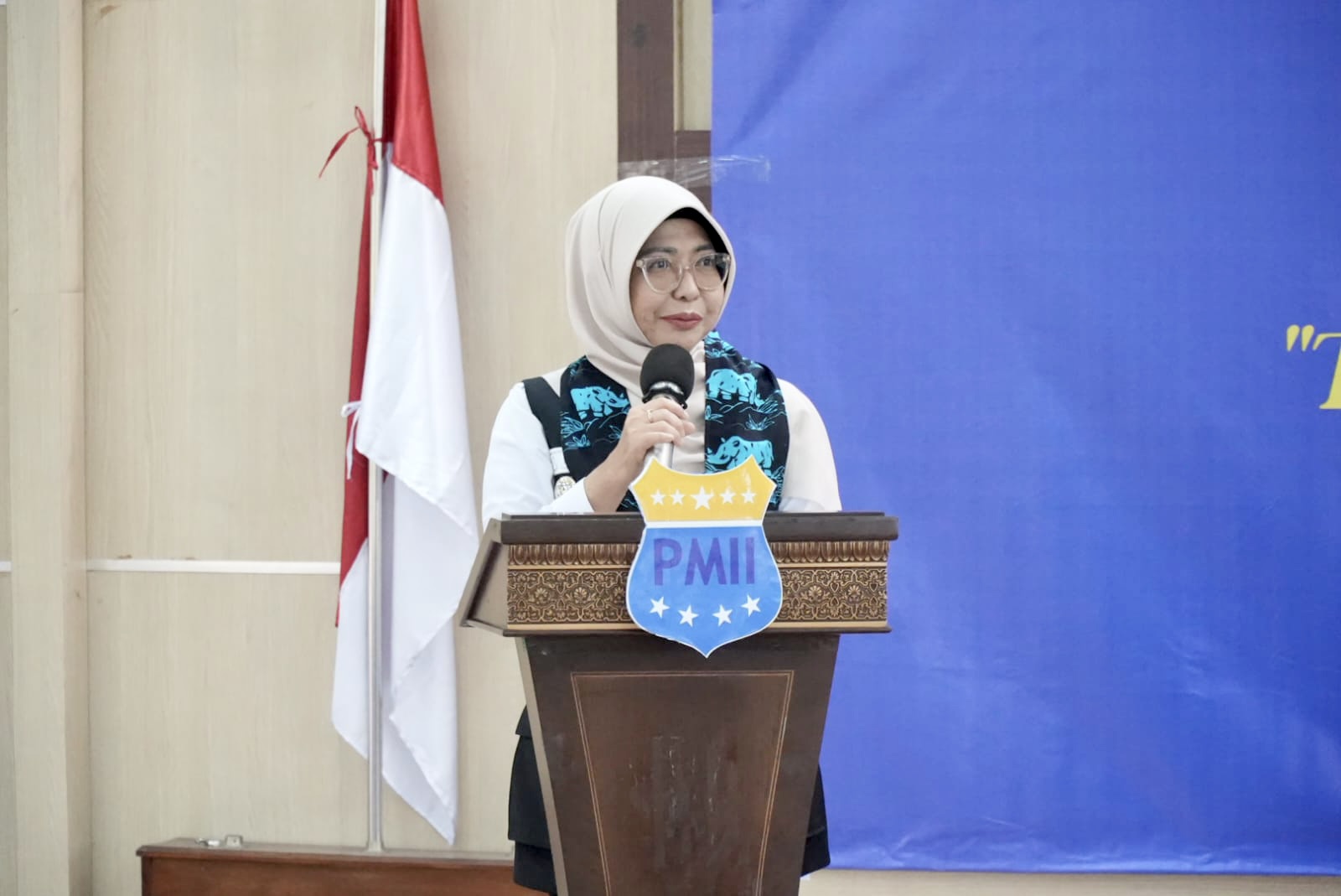 SAMBUTAN. Bupati Pandeglang Raden Dewi Setiani sedang memberikan sambutan, di salah satu acara yang digelar di Pendopo Negara Bupati Pandeglang, beberapa waktu lalu.