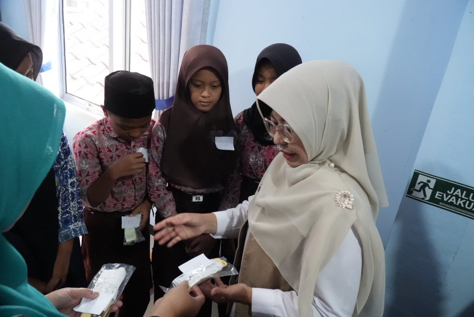 Bupati Dewi Setiani, saat menghadiri peringatan Hari Kanker Sedunia tingkat Kabupaten Pandeglang digelar di Kecamatan Mekarjaya, Kamis (5/2/2026).(Istimewa)