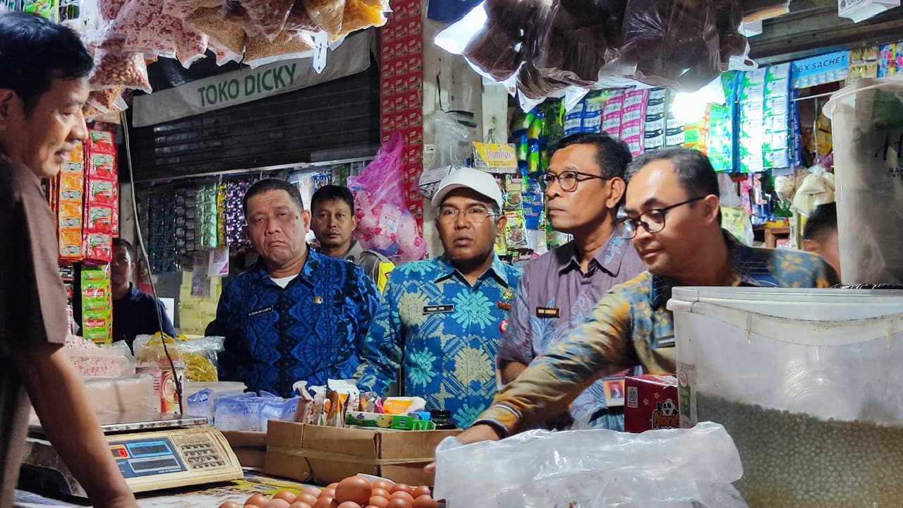 Menjelang bulan suci Ramadan 1447 Hijriah, Pemerintah Provinsi Banten melalui Satuan Tugas Sapu Bersih Pelanggaran Harga, Mutu, dan Keamanan Pangan (Satgas Saber Pelanggaran Pangan) melakukan pemantauan intensif di Pasar Malabar, Kota Tangerang, untuk memastikan stabilitas harga, ketersediaan pasokan, serta keamanan pangan bagi masyarakat, Kamis (12/2/2026).(Istimewa)