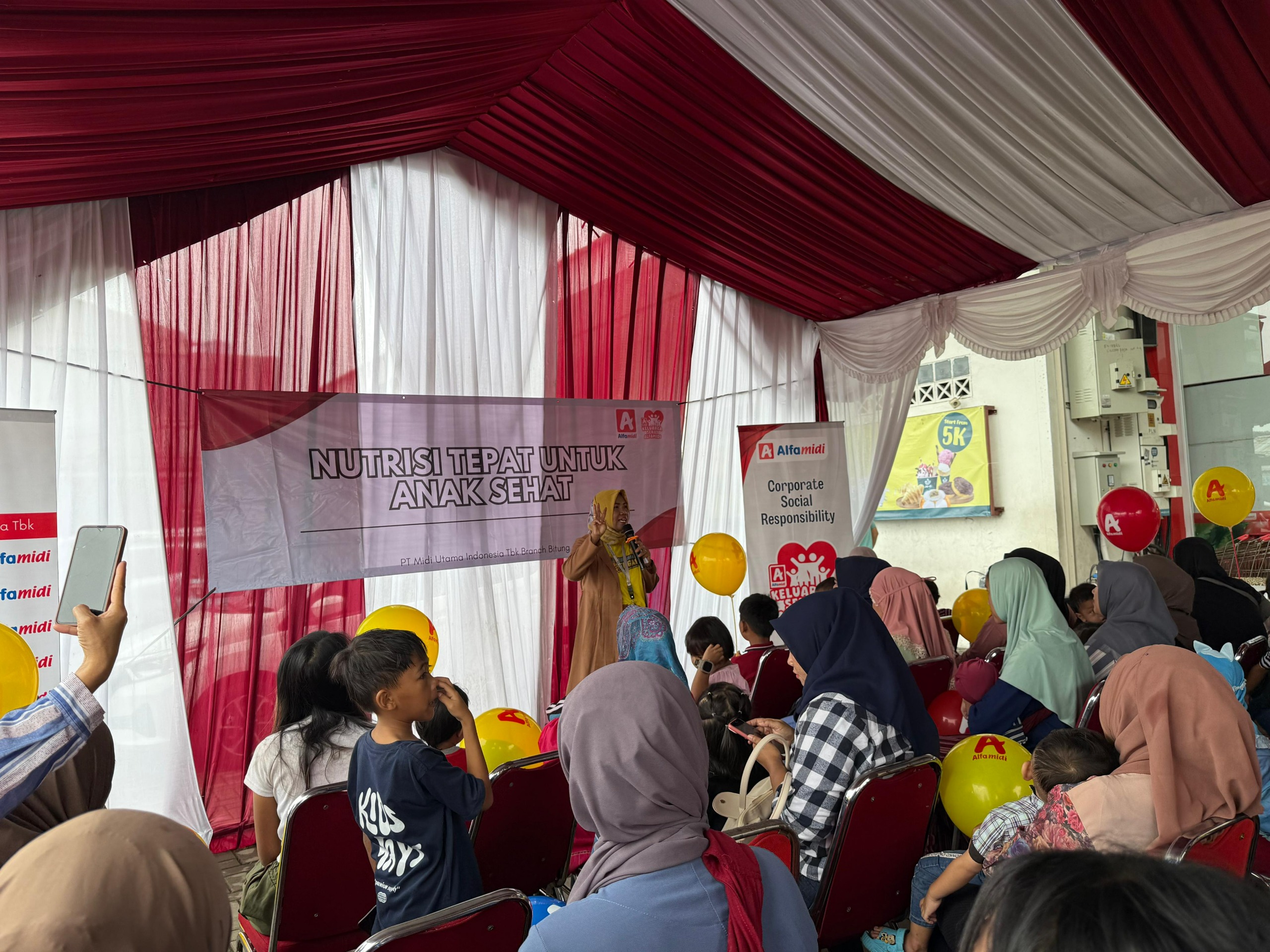 Alfamidi menggelar Edukasi Keluarga Balita (EKB) bertema “Nutrisi Tepat Untuk Anak Sehat”. (Dok. Alfamidi)