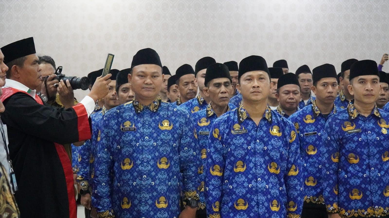 Yahya Gunawan Kasbin menegaskan, pembayaran gaji tidak bisa dilakukan sekaligus tanpa melalui mekanisme administrasi yang berlaku. “Pengajuannya dari OPD masing-masing. Kami tidak bisa membayarkan langsung tanpa proses administrasi yang lengkap,” tandasnya.