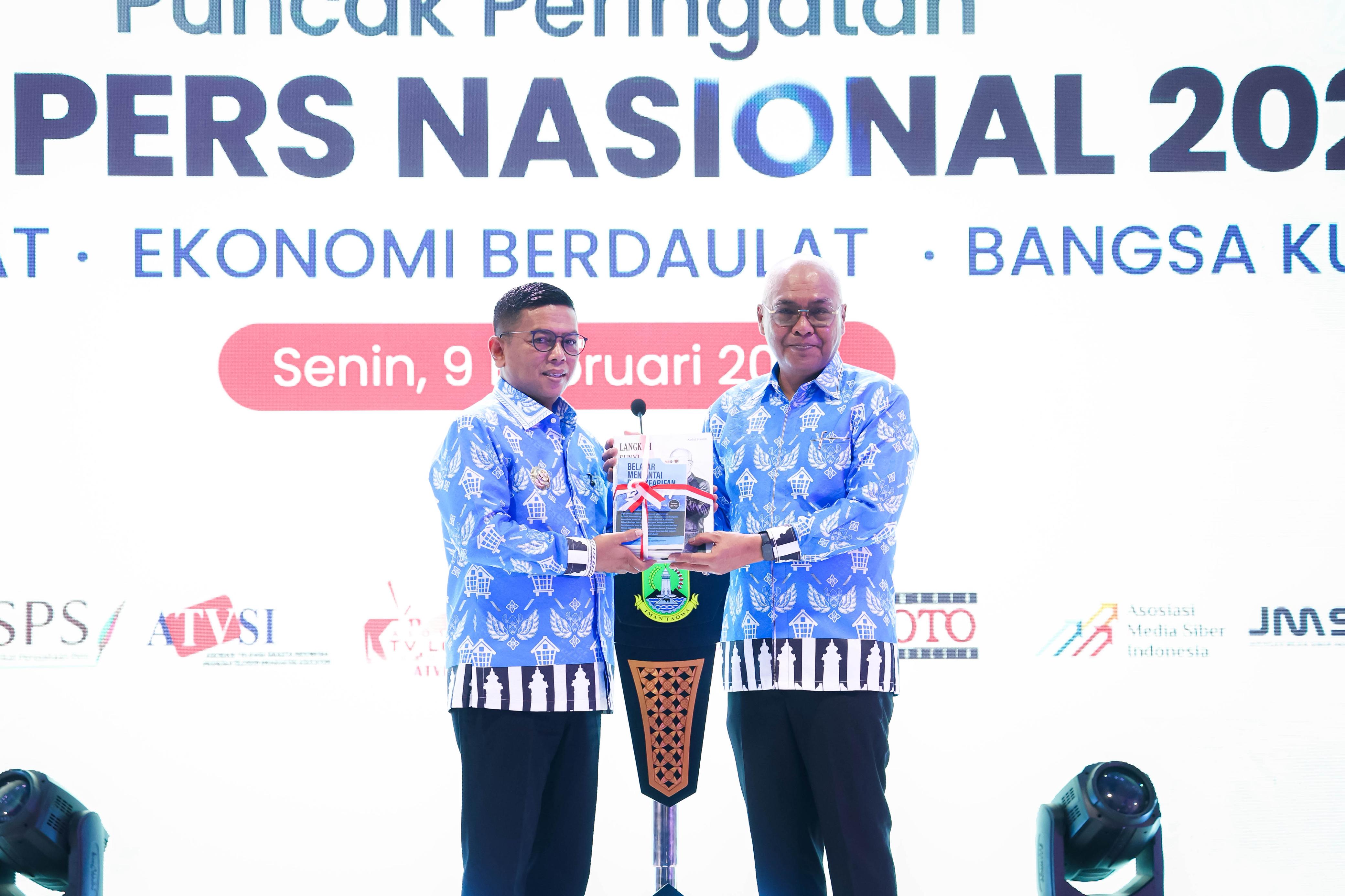 Gubernur Andra Soni (kiri) pada acara HPN 2026. Foto : Ist