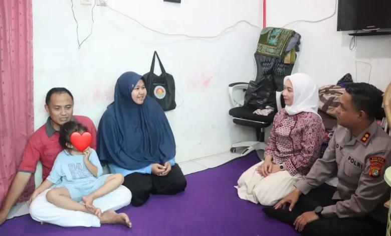 Polres Tangsel berikan bantuan kepada guru honorer di Tangsel.