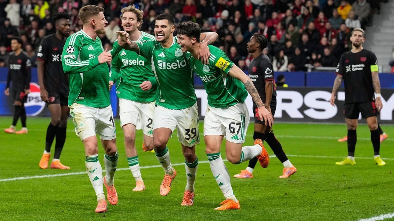 Selebrasi Newcastle usai menang dari Qarabag FK 6-1. Foto : Ist