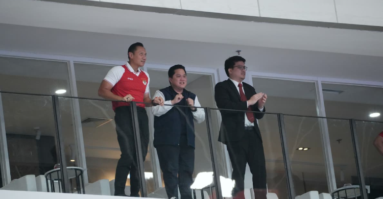 Menpora Erick Thohir (tengah) saat meninjau gedung untuk Kejuaraan Dunia Futsal 2028. Foto : Ist