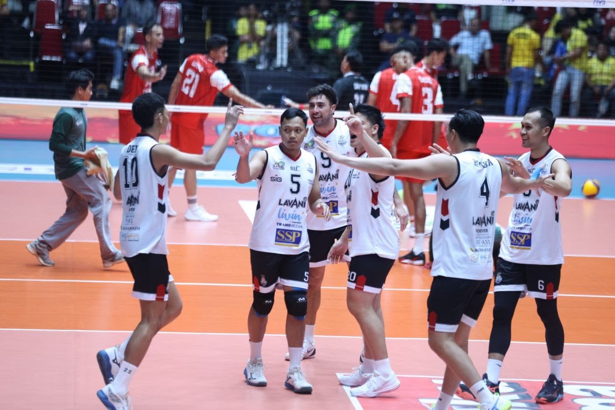Selebrasi tim Lavani usai mencukur Falcon 3-0. Foto : Ist