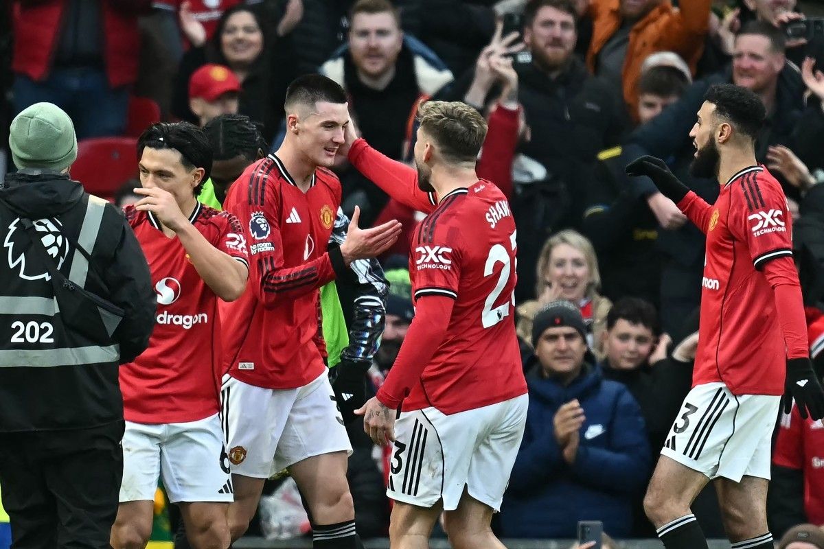 Selebrasi MU saat menang 3-2 dari Fulham. Foto : Ist