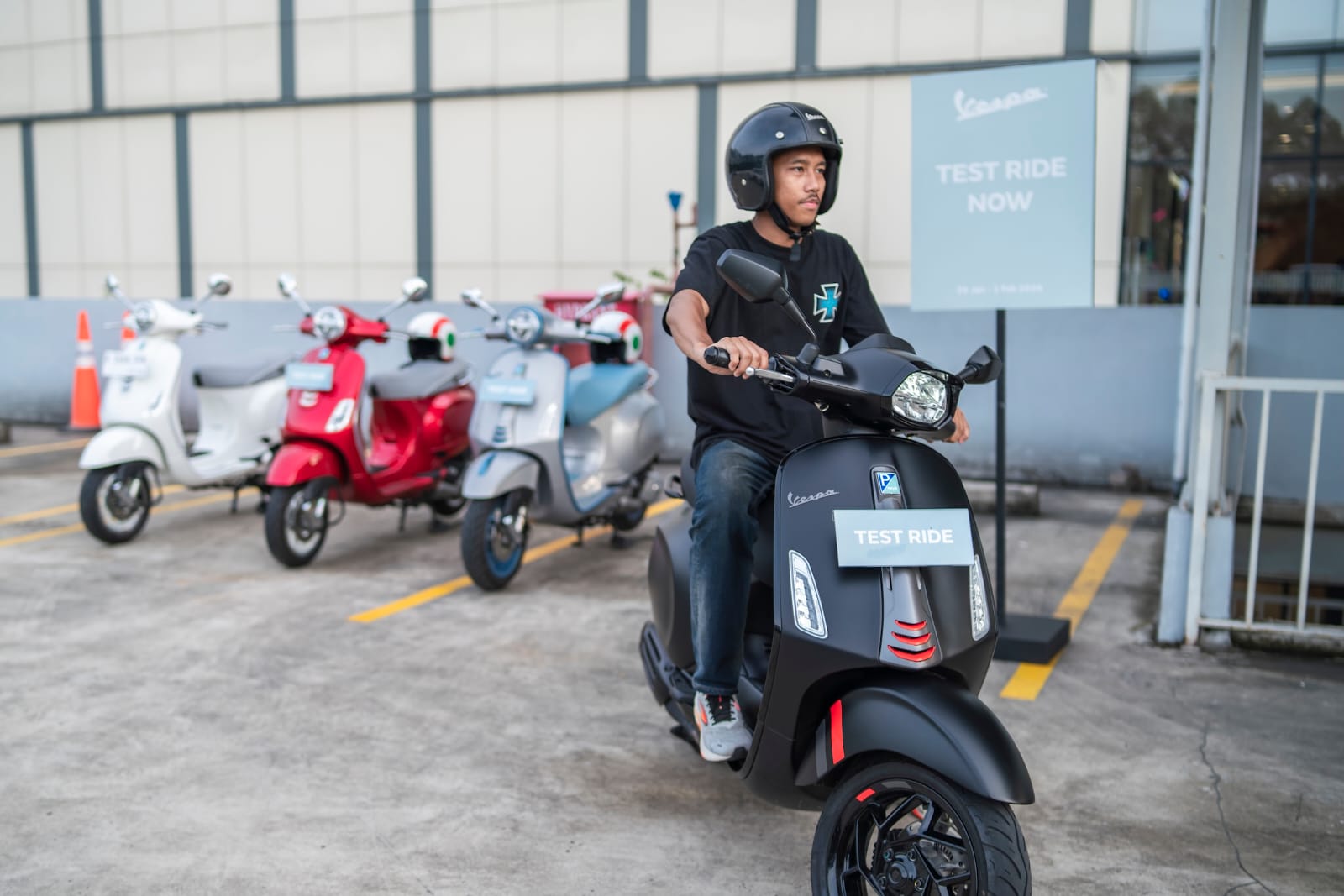 Pameran vespa dengan berbagai tawaran menarik hadir di BXChange Bintaro, Minggu (1/2)