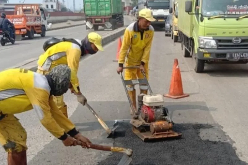 Pasukan kuning sedang memberi jalan di daerah Jakarta Utara. Foto : Ist