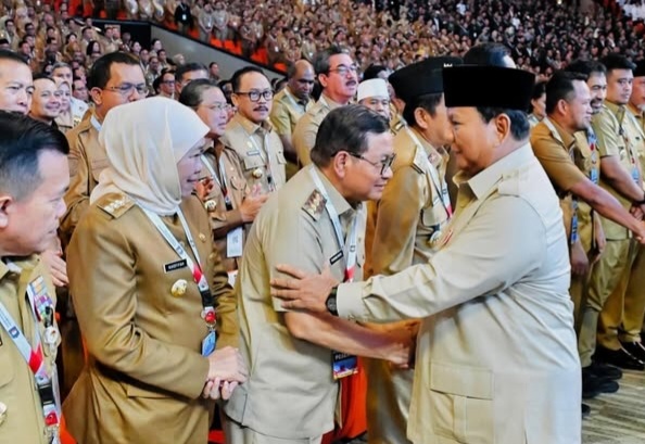 Gubernur Pramono Anung dan Presiden Prabowo di acara Rapat Kepala Dawrah se Indonesia di Sentul. Foto : Ist
