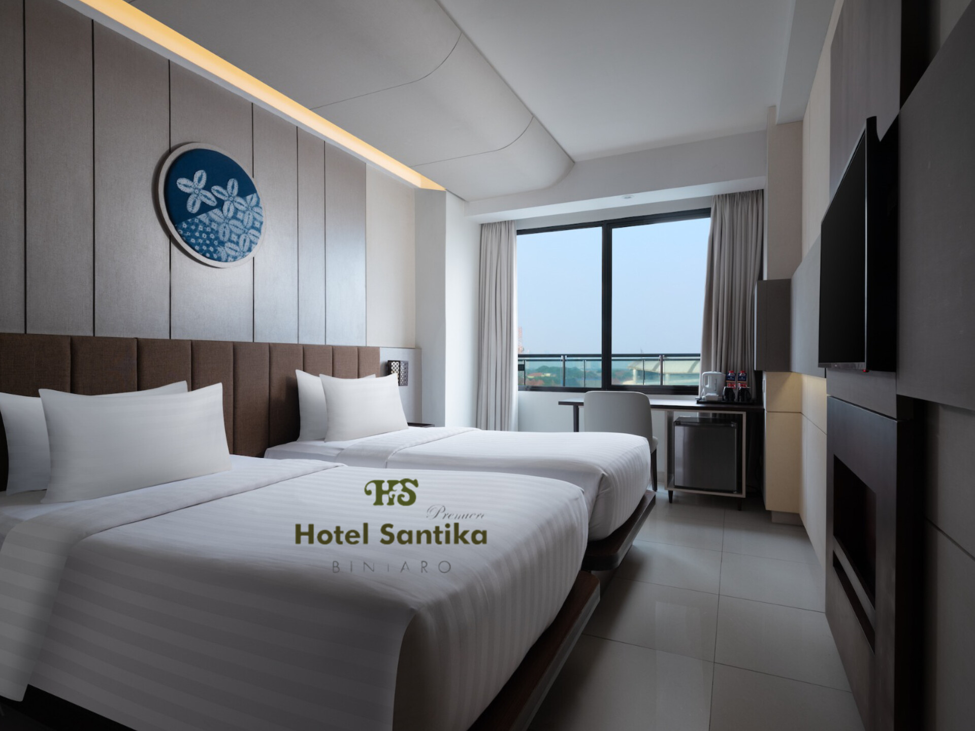 Deluxe Room Hotel Santika Premiere Bintaro dengan promo Februari 2026 Rp950 ribu nett per malam. (Dok. Santika Bintaro)
