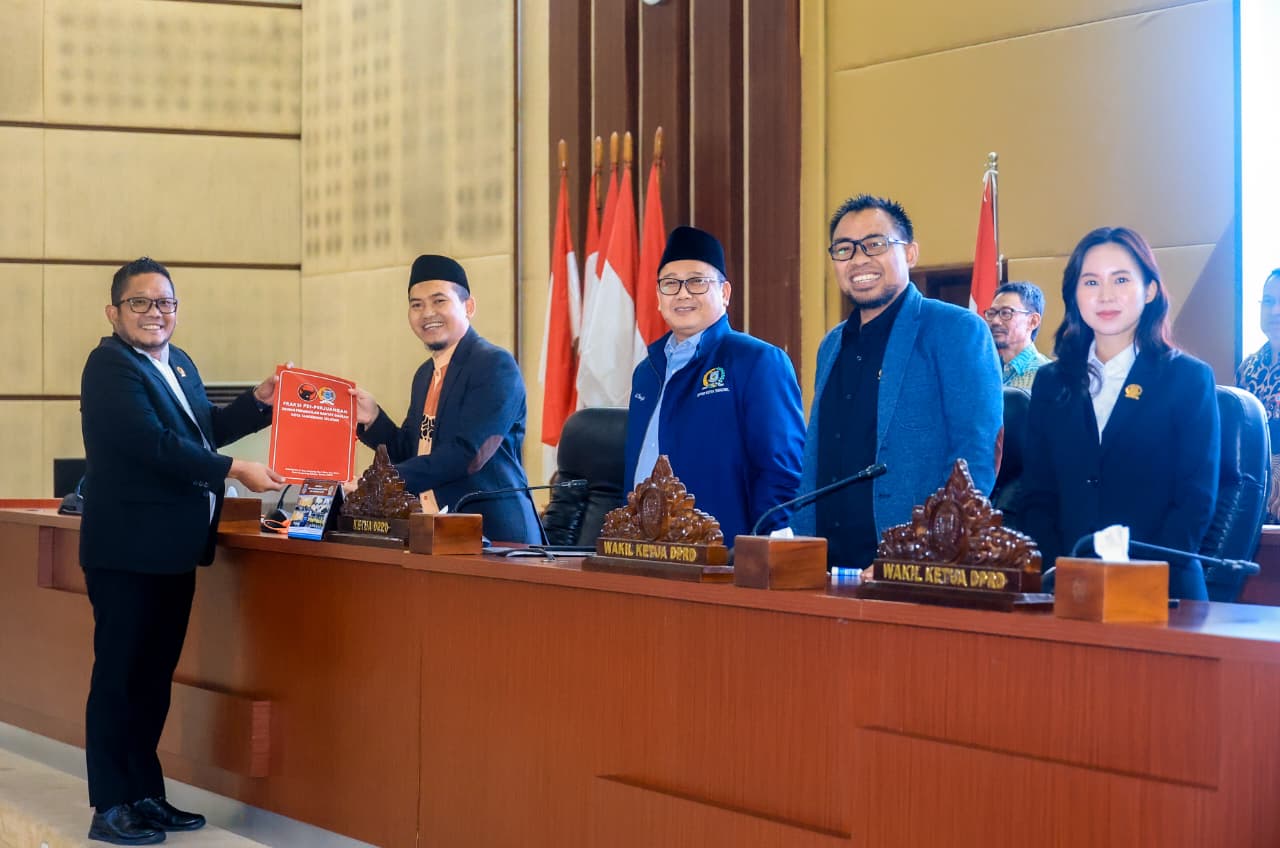 DPRD Kota Tangsel gelar Paripurna Pnadnagan Umum (Pandum) Fraksi terkait Raperda perubahan Perda Diniyah Kota Tangsel.
