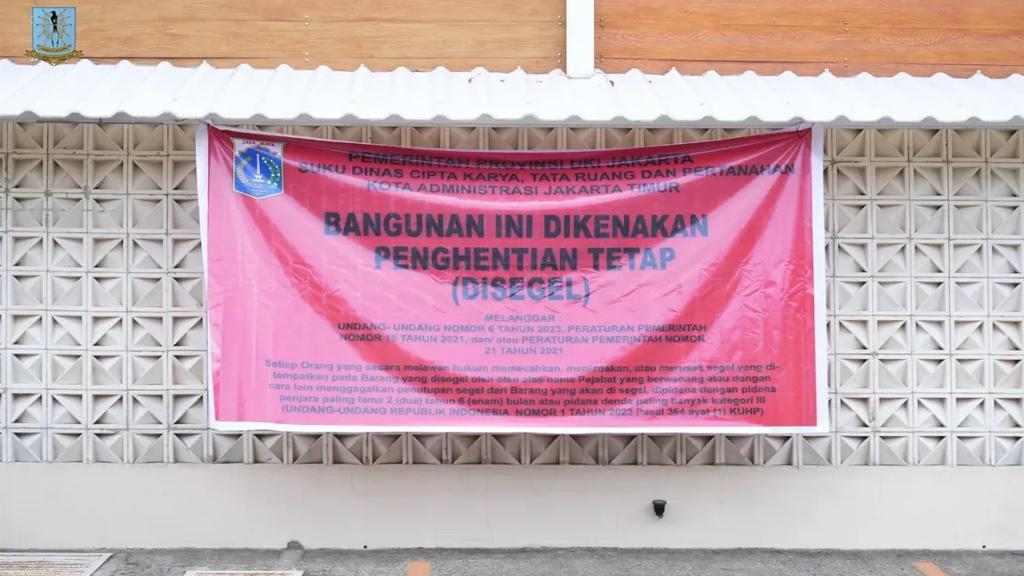 Lapangan Padel yang berlokasi di Pulomas disegel karena belum punya ijin. Foto : Ist