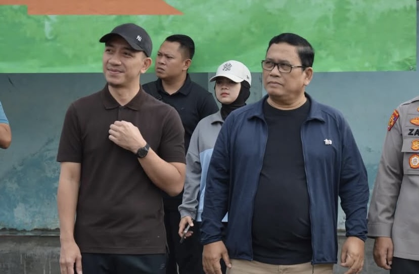 Bupati-Wabup Lebak, Moch. Hasbi Asyidiki Jayabaya-Amir Hamzah, sedang memimpin Apel Bersama Gerakan Indonesia ASRI (Aman, Sehat, Resik, Indah), di Terminal Sunan Kalijaga, beberapa waktu lalu.