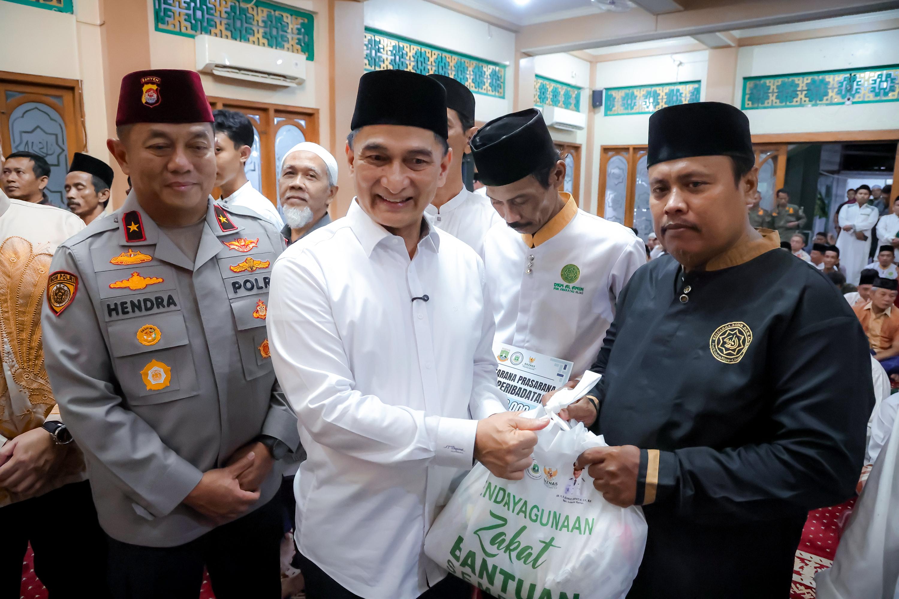 Wagub Dimyati Natakusumah saat acara Safari Ramadan di Masjid Al-Amin, Perumahan Puri Krakatau Hijau, Gerogol, Cilegon. Foto : Ist
