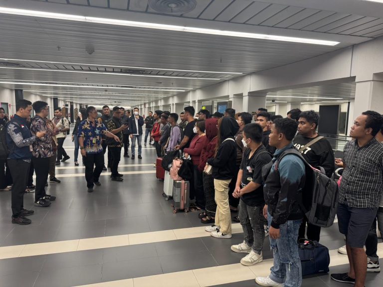 WNI yang akan pulang ke Indonesia dari Kamboja. Foto : Ist