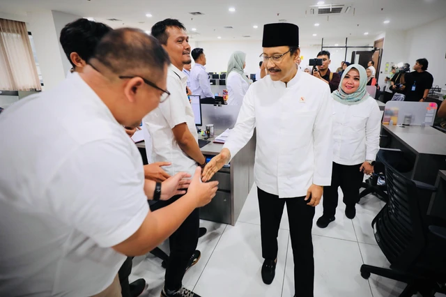 Mensos Saifullah Yusuf sidak hari pertama kerja . Foto : Ist