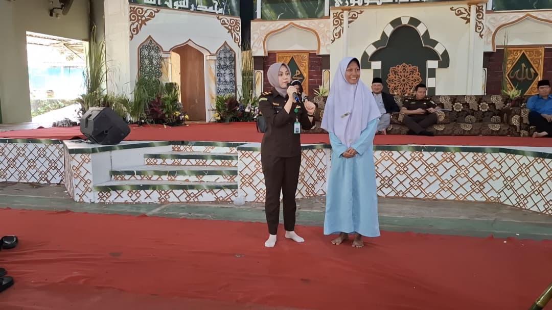 Kejari Kota Tangsel memulai program Jaksa Masuk Pesantren u tuk memberikan edukasi terkait tentang hukum kepada para santri.