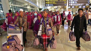 Jamaah umrah telah tiba kembali di Indonesia. Foto ; Ist
