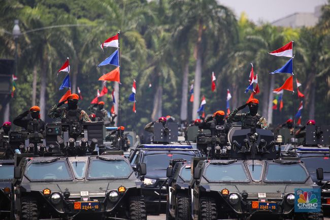 Parade pasukan TNI dalam rangka HUT TNI di Monas. Foto : Ist